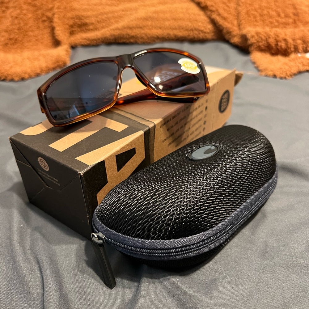 Costa 580P sunglasses. BRAND NEW!!